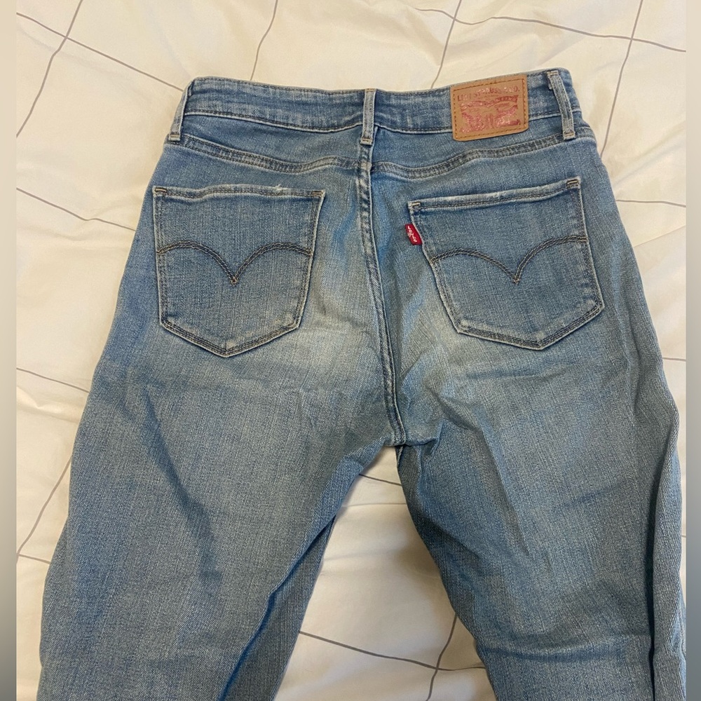 Levi’s High Rise Jeans - Picture 3 of 5